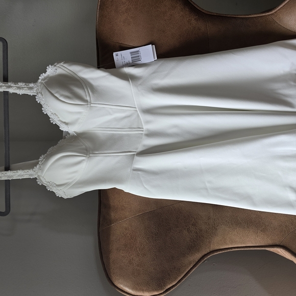 Elegant White Dress - Picture 3 of 4